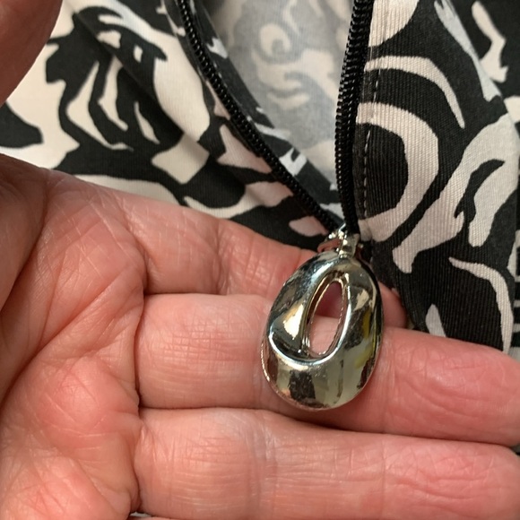 Swing Golf Shirt,Sleeveless, Stretchy, Front Zipper, White w Black Roses, Trim - Picture 6 of 9